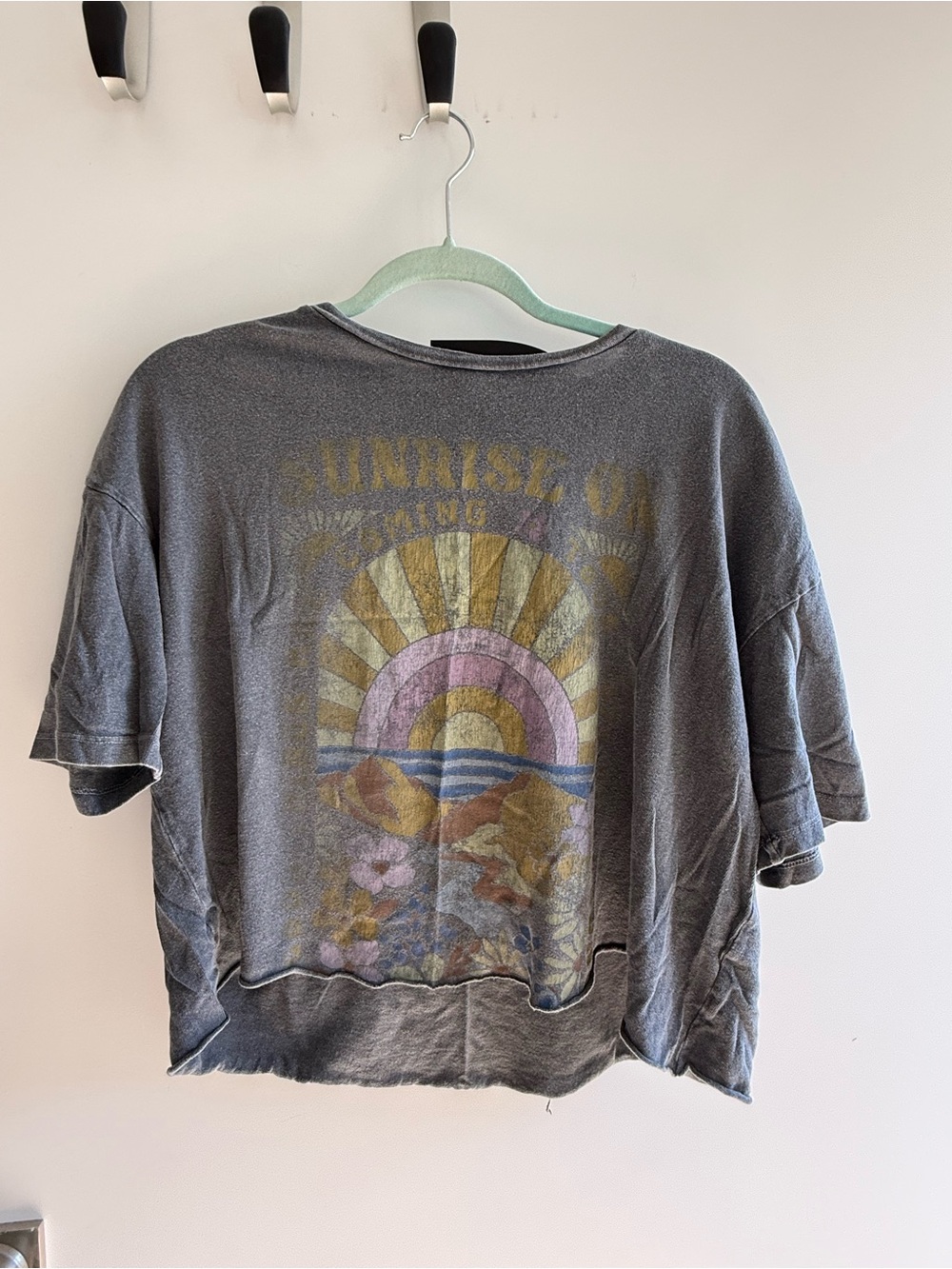 Billabong Gray Short Sleeve Tee with Pastel Rainbow Sunrise